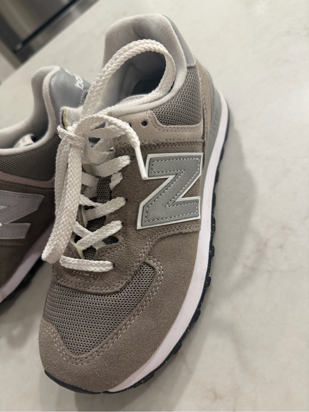 New Balance 574 Classic Gray Sneakers Women’s Size 8.5 - Picture 3 of 9